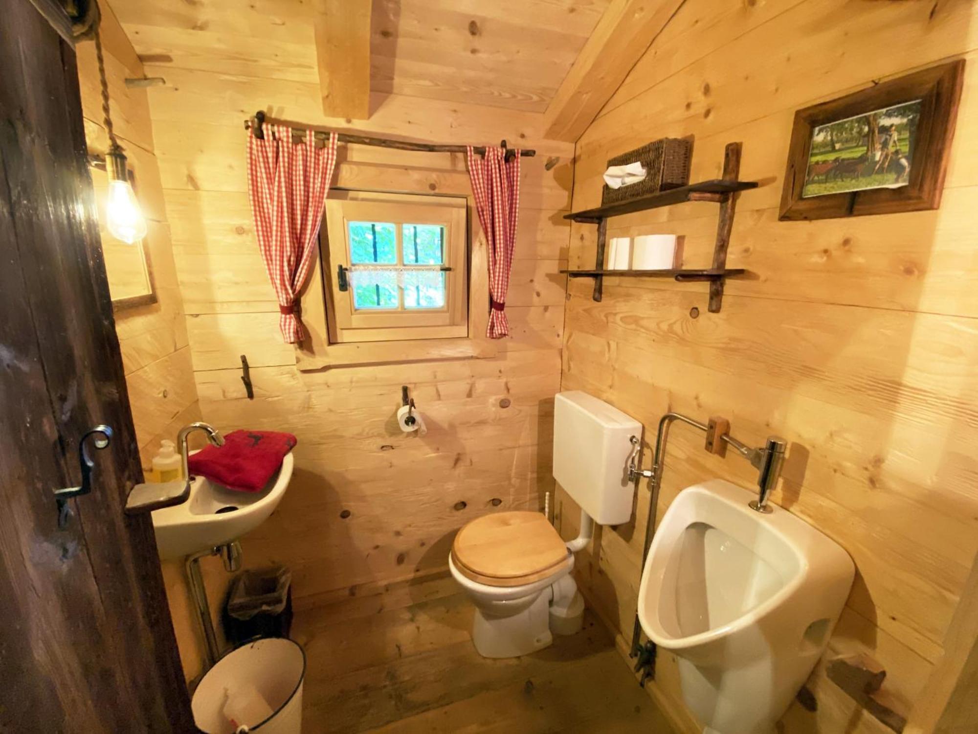 Eco Friendly Chalet Near The Lake In Asten Tittmoning Exteriör bild